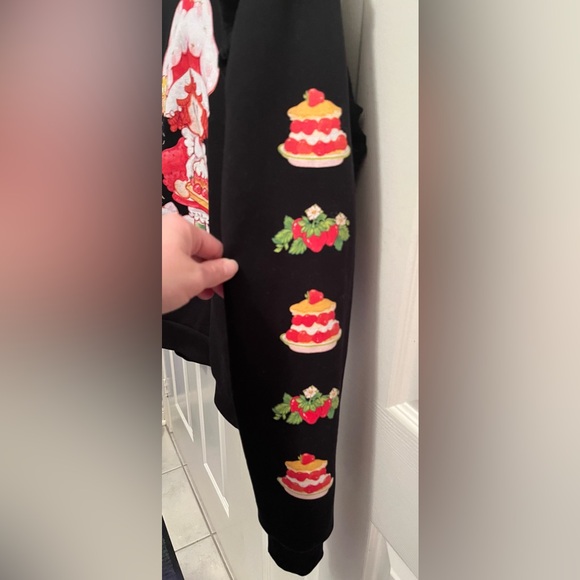 Cakeworthy x Strawberry Shortcake Ruffle Hoodie Black - Size M 🍓 - Picture 6 of 16